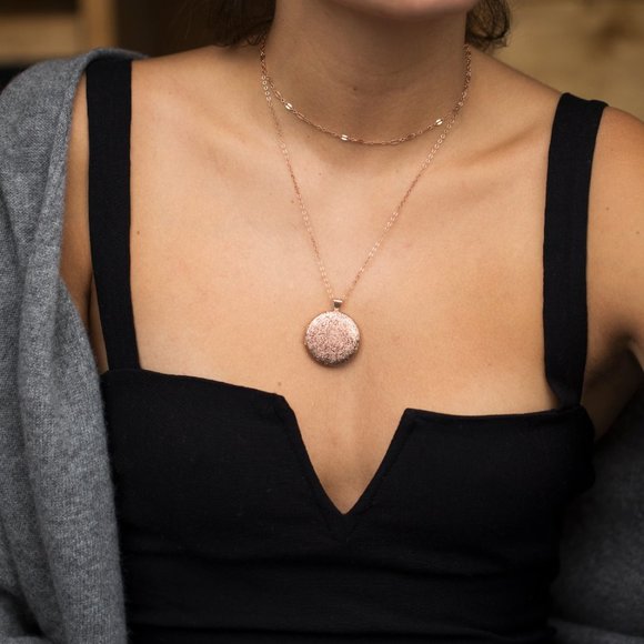 Floral Rose Locket Necklace for Photos, Long Necklace Locket, Rose Gold Lockets - Picture 2 of 6